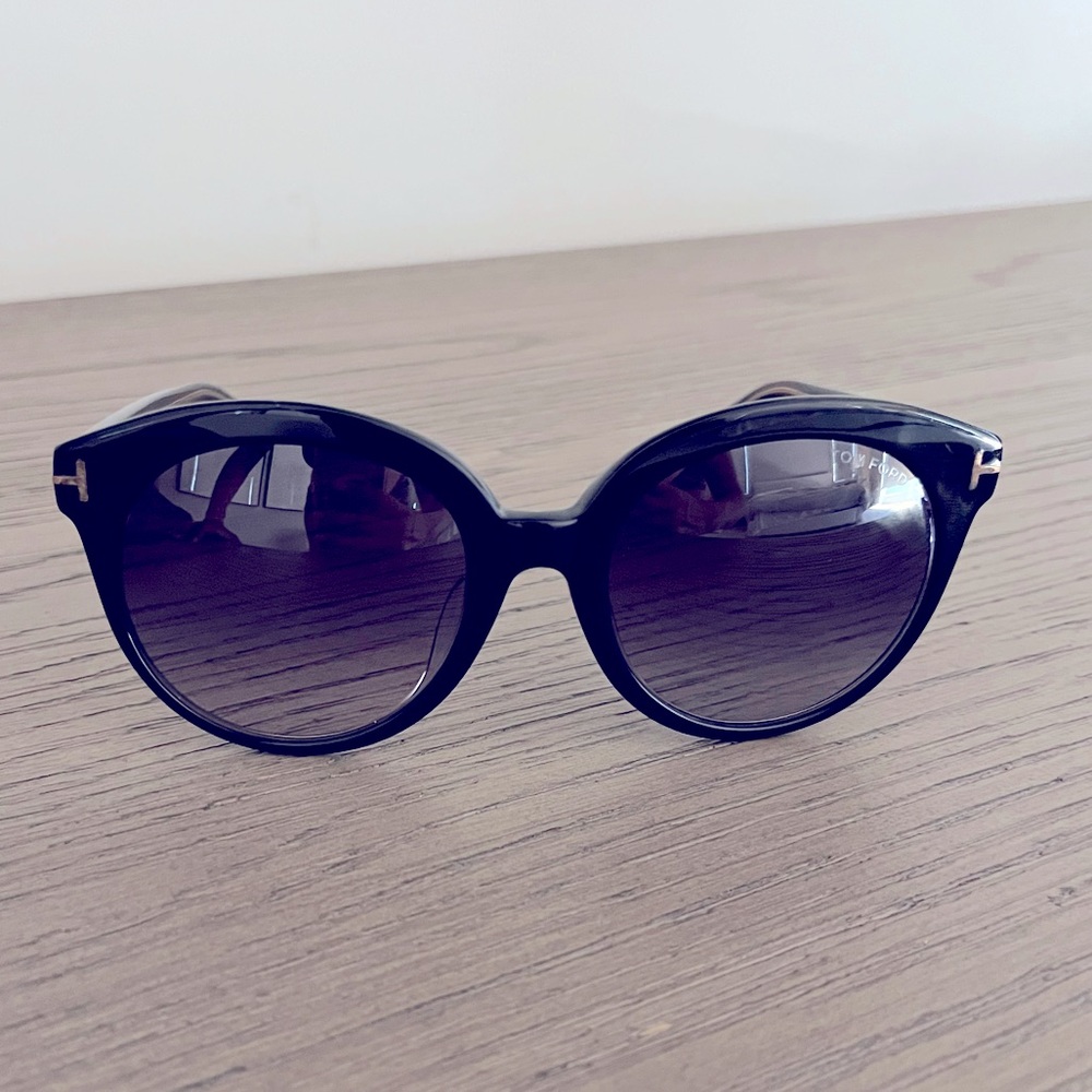 Authentic Tom Ford black women’s sunglasses!